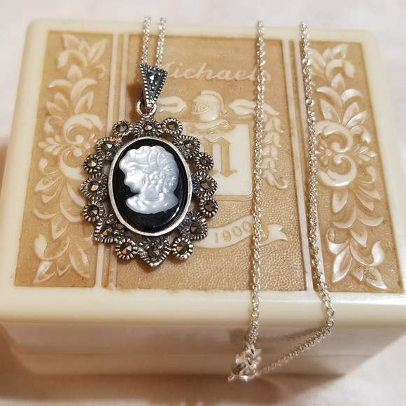 CAMEO VINTAGE Onyx MOP Sterling Necklace - Picture 4 of 6